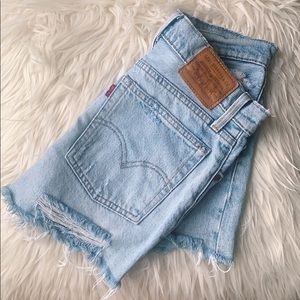 LEVI’S High-Rise Wedgie Short
